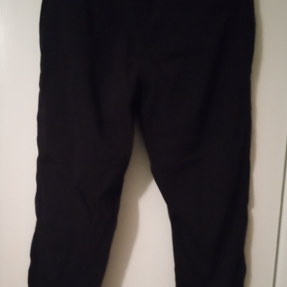 Athleta Women's Elastic Waist Black Capris Size10 - Picture 4 of 7